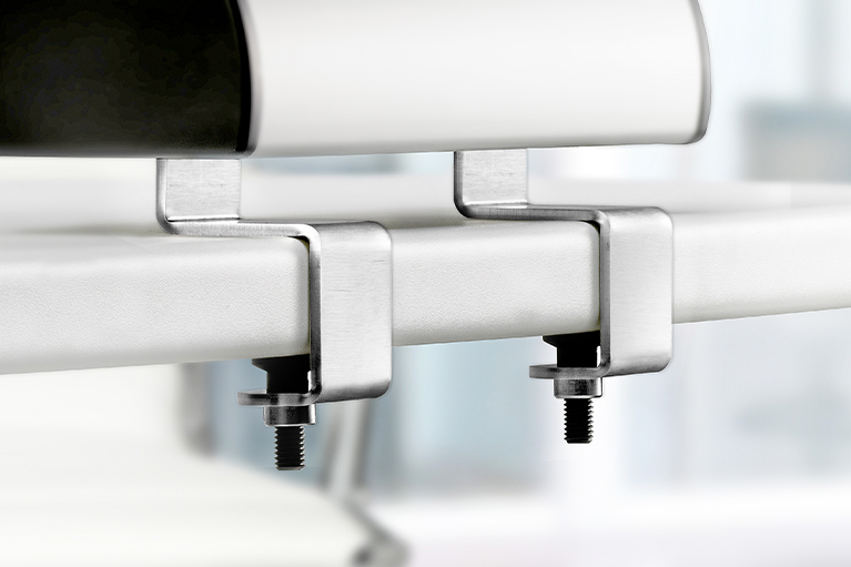 Quicklock Pro mounting for power strip dock, mounted on the table edge Quicklock Pro mounting for power strip dock, mounted on the table edge