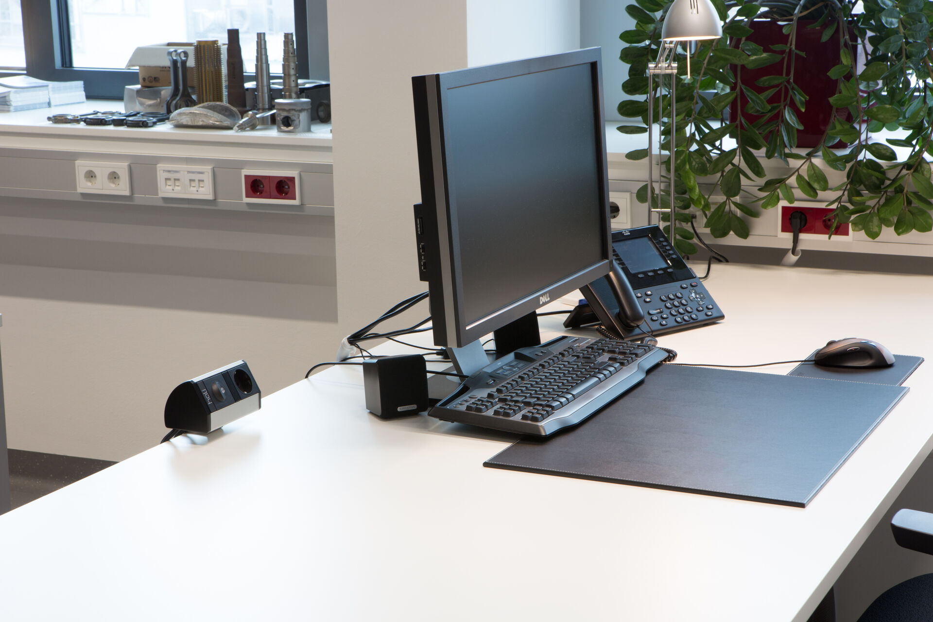 EVOline Dock mounted to a desk